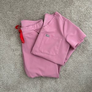 FIGS Chalk Pink Scrub Set S/SP